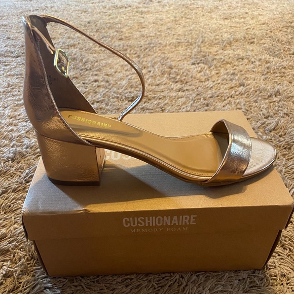 Cushionair gold heels - Picture 1 of 2